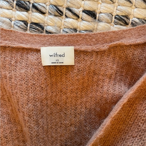 Button down Aritzia Sweater XS - Picture 3 of 3